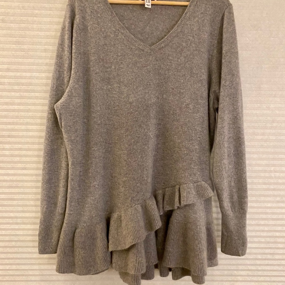 Cashmere tunic length sweater with ruffled bottom